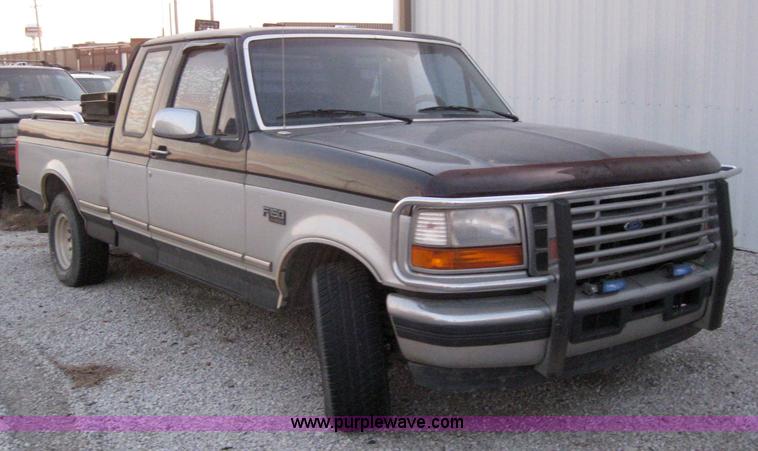 image for item 3035 1996 Ford F150 pickup truck