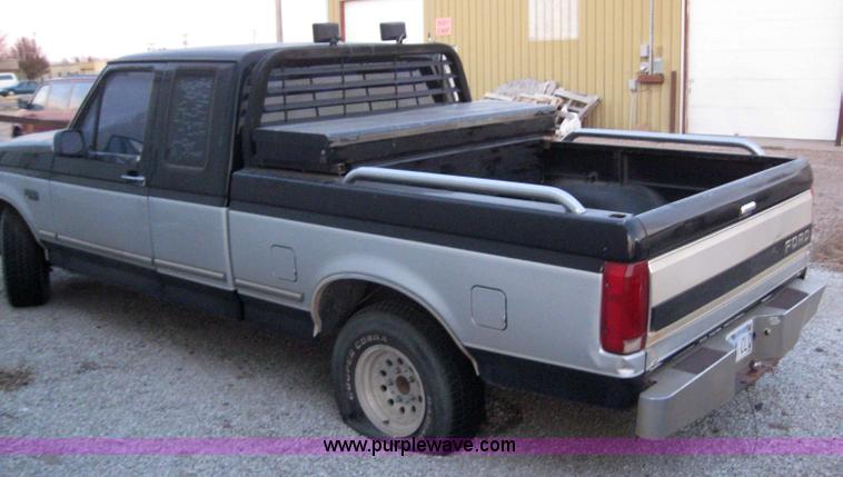 image for item 3035 1996 Ford F150 pickup truck