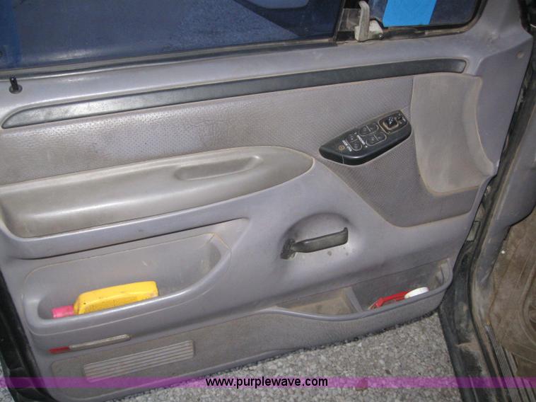 image for item 3035 1996 Ford F150 pickup truck