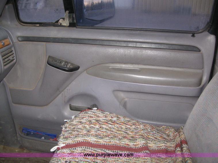 image for item 3035 1996 Ford F150 pickup truck