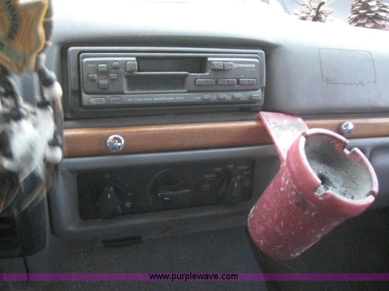 image for item 3035 1996 Ford F150 pickup truck