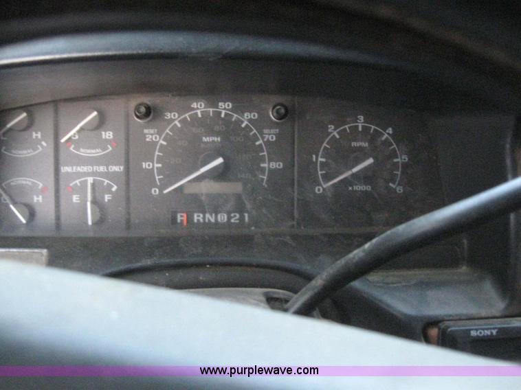 image for item 3035 1996 Ford F150 pickup truck