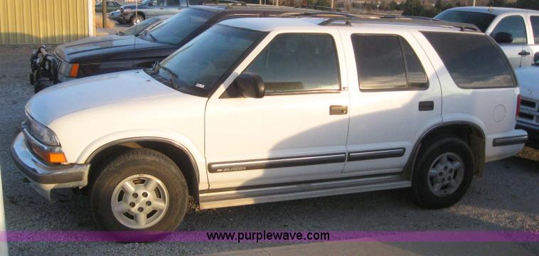 image for item 3057 1999 Chevrolet Blazer