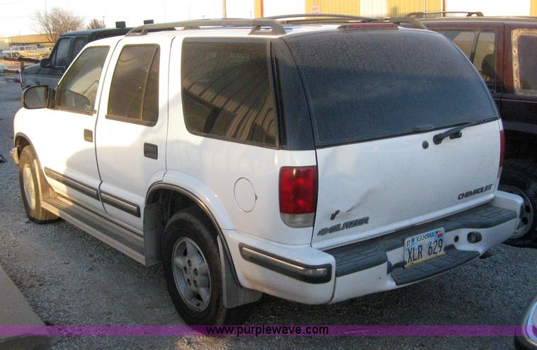 image for item 3057 1999 Chevrolet Blazer