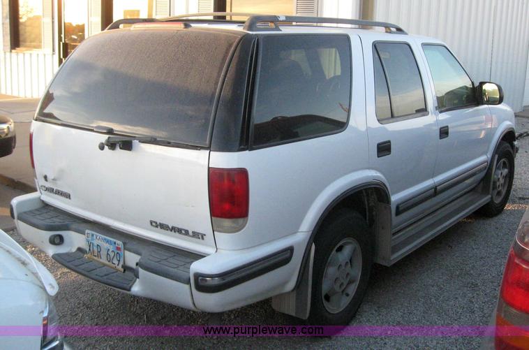 image for item 3057 1999 Chevrolet Blazer