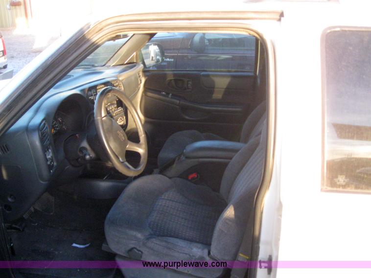 image for item 3057 1999 Chevrolet Blazer