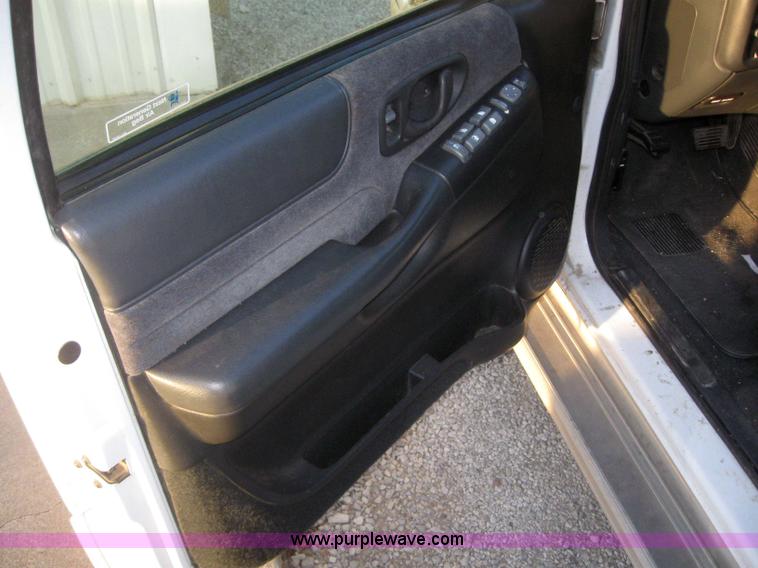 image for item 3057 1999 Chevrolet Blazer