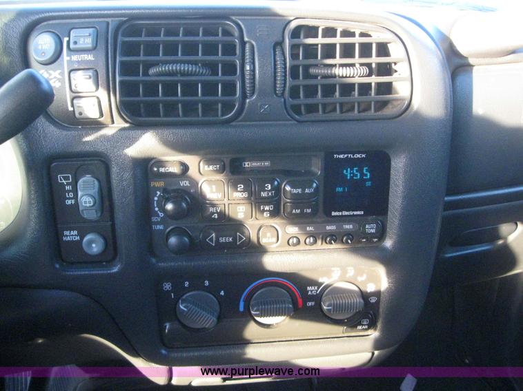 image for item 3057 1999 Chevrolet Blazer