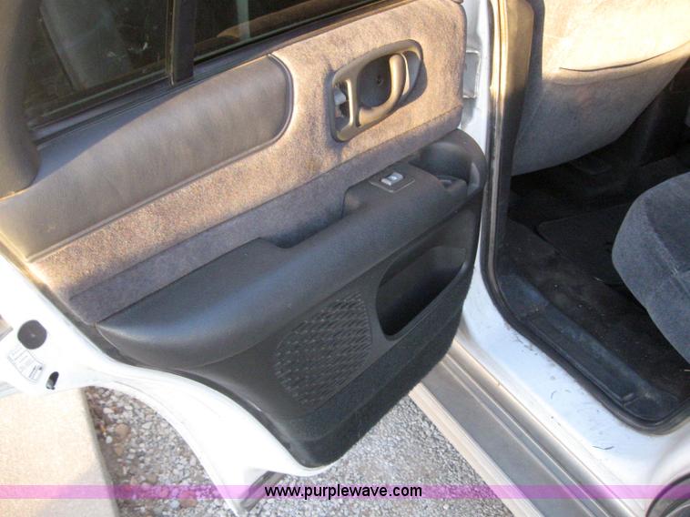 image for item 3057 1999 Chevrolet Blazer