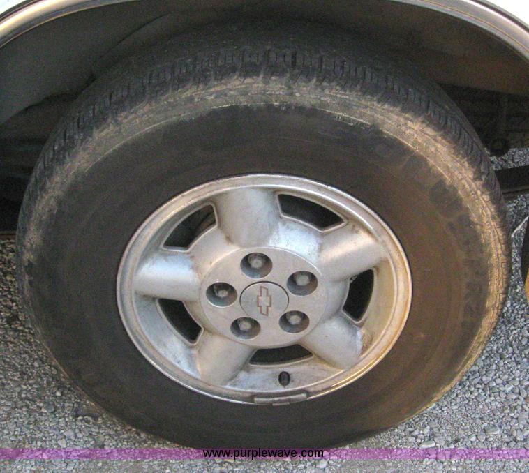 image for item 3057 1999 Chevrolet Blazer