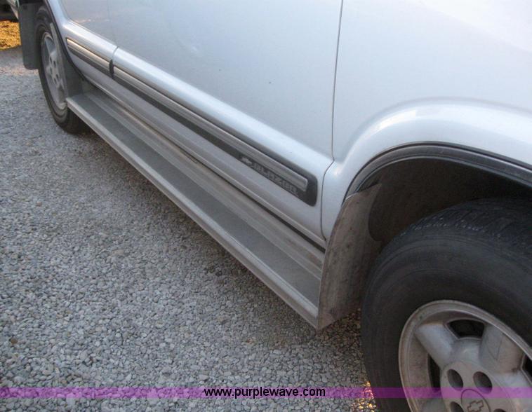image for item 3057 1999 Chevrolet Blazer