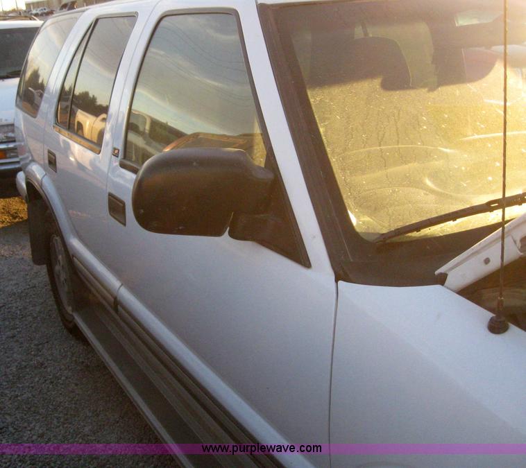 image for item 3057 1999 Chevrolet Blazer