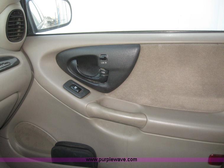 image for item 3059 2002 Chevrolet Malibu