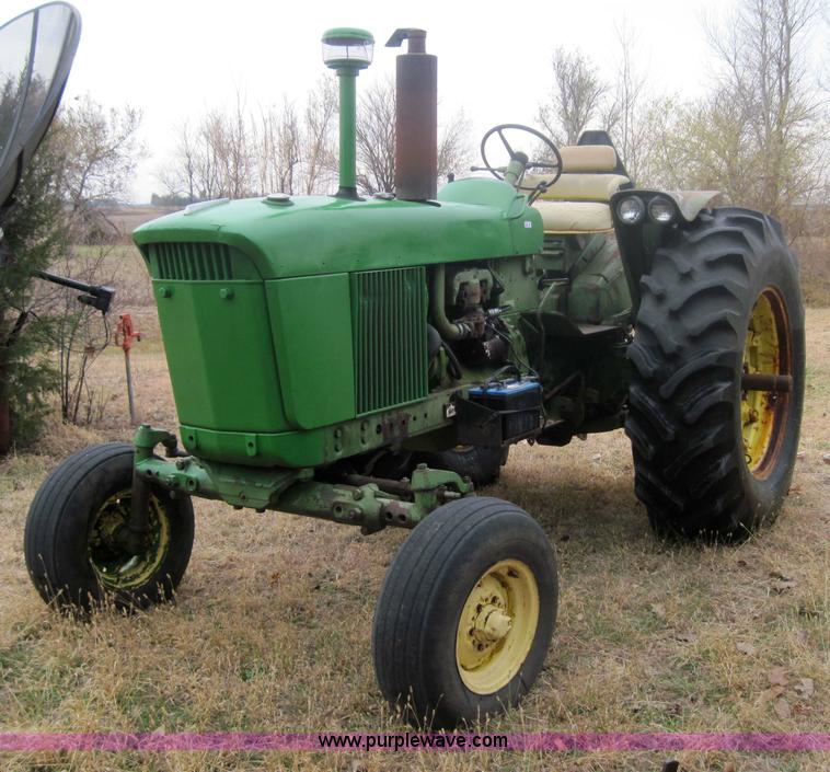image for item 3174 John Deere 3020