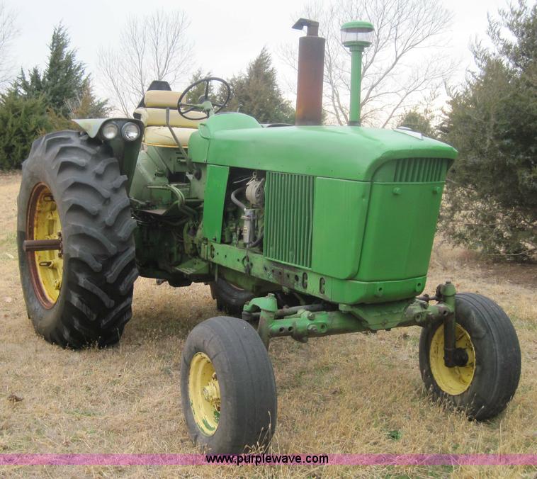 image for item 3174 John Deere 3020