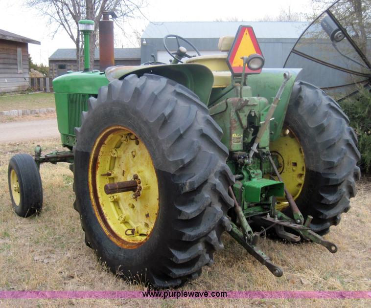 image for item 3174 John Deere 3020