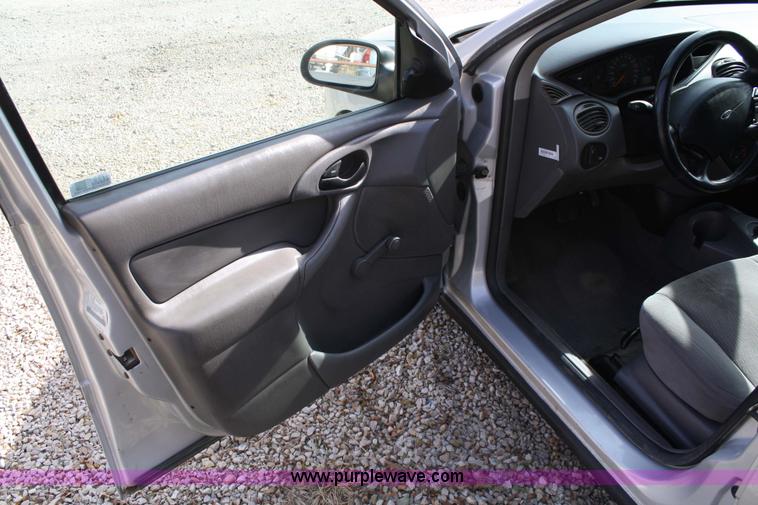 image for item 4715 2001 Ford Focus