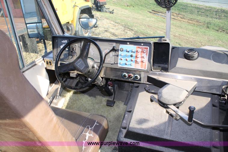 image for item 4774 1993 Chevrolet P30 bus