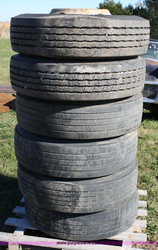 image for item 4786 (6) 255/70R22.5 tires and wheels