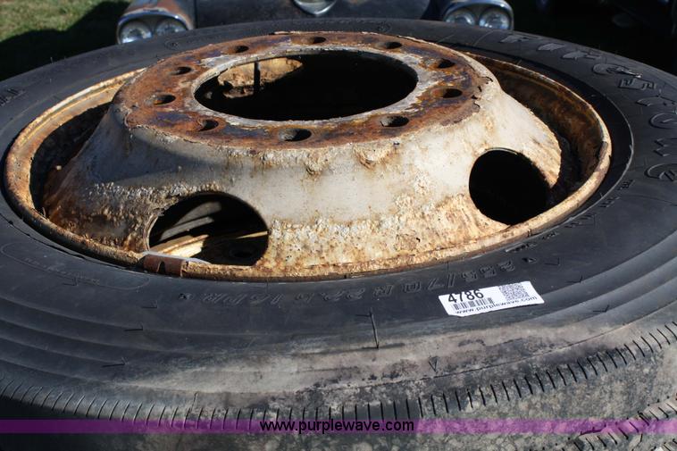 image for item 4786 (6) 255/70R22.5 tires and wheels