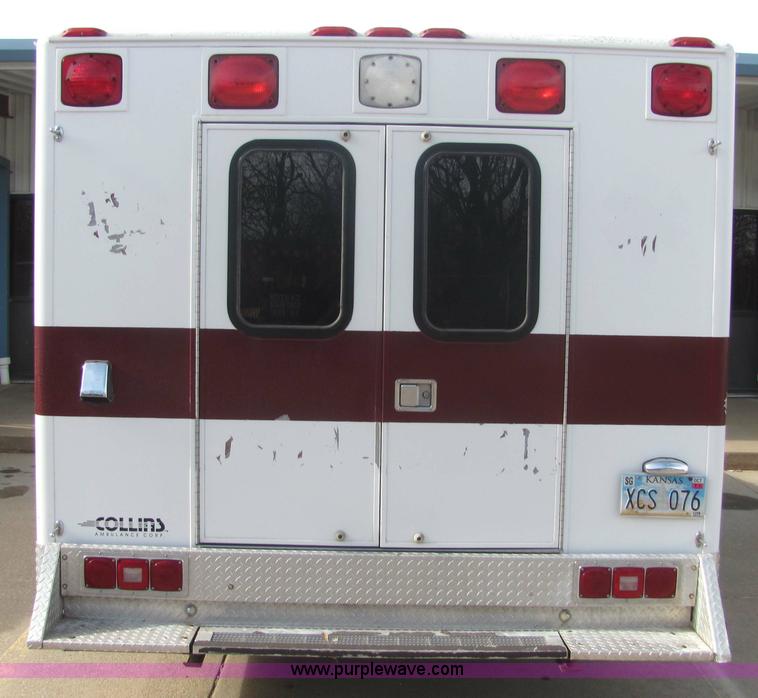 image for item 6753 1989 Ford E350 ambulance