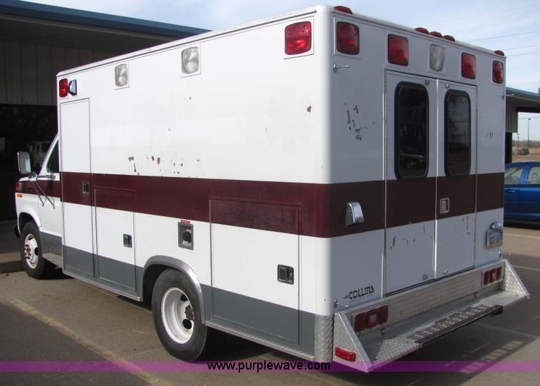 image for item 6753 1989 Ford E350 ambulance