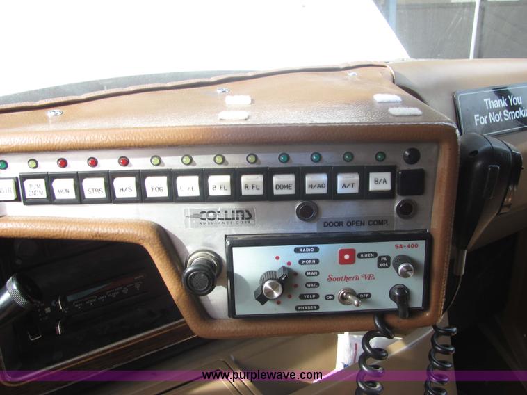 image for item 6753 1989 Ford E350 ambulance