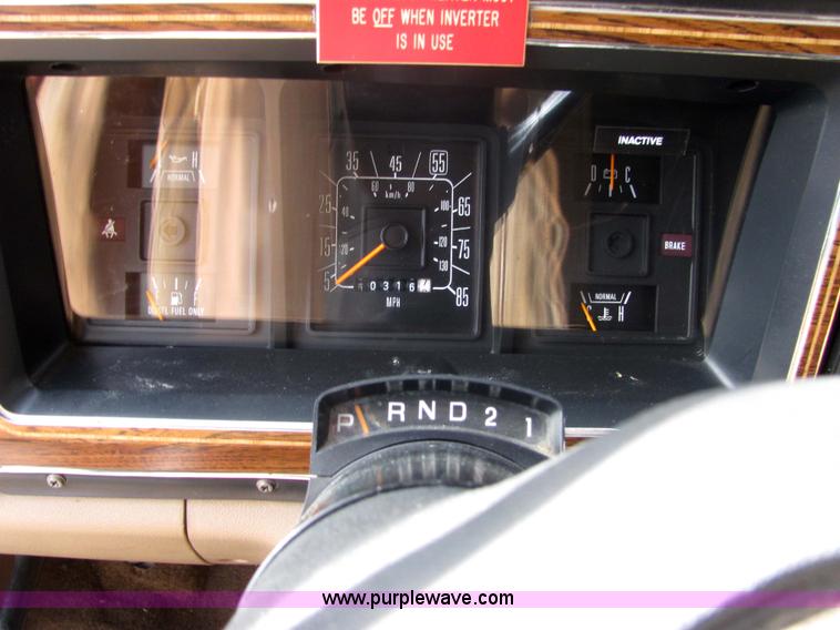 image for item 6753 1989 Ford E350 ambulance