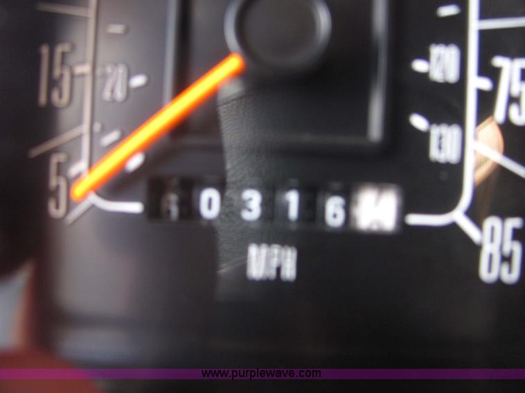 image for item 6753 1989 Ford E350 ambulance