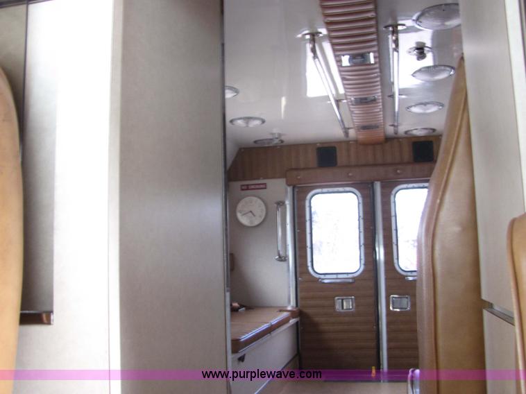 image for item 6753 1989 Ford E350 ambulance