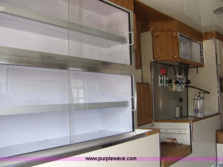 image for item 6753 1989 Ford E350 ambulance