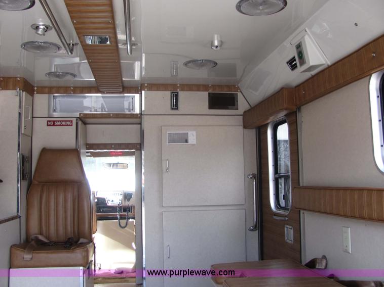 image for item 6753 1989 Ford E350 ambulance