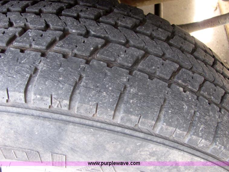 image for item 6753 1989 Ford E350 ambulance