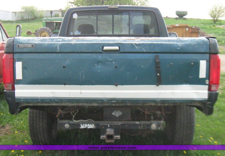 image for item 7116 1993 Ford F150 XLT pickup