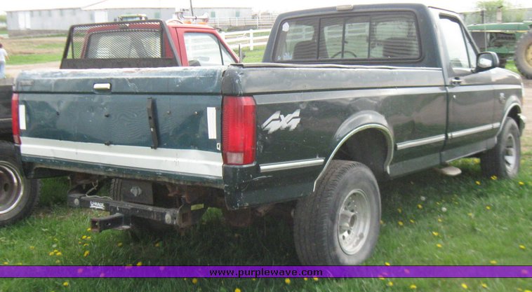 image for item 7116 1993 Ford F150 XLT pickup