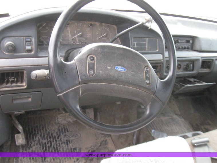 image for item 7116 1993 Ford F150 XLT pickup