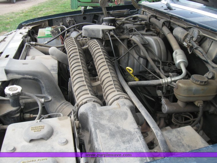 image for item 7116 1993 Ford F150 XLT pickup