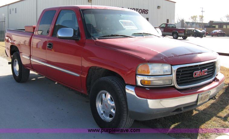 image for item 8065 1999 GMC Sierra K1500 SLT extended cab pickup truck