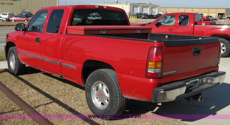 image for item 8065 1999 GMC Sierra K1500 SLT extended cab pickup truck
