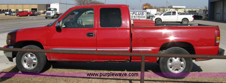 image for item 8065 1999 GMC Sierra K1500 SLT extended cab pickup truck