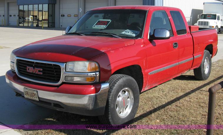 image for item 8065 1999 GMC Sierra K1500 SLT extended cab pickup truck