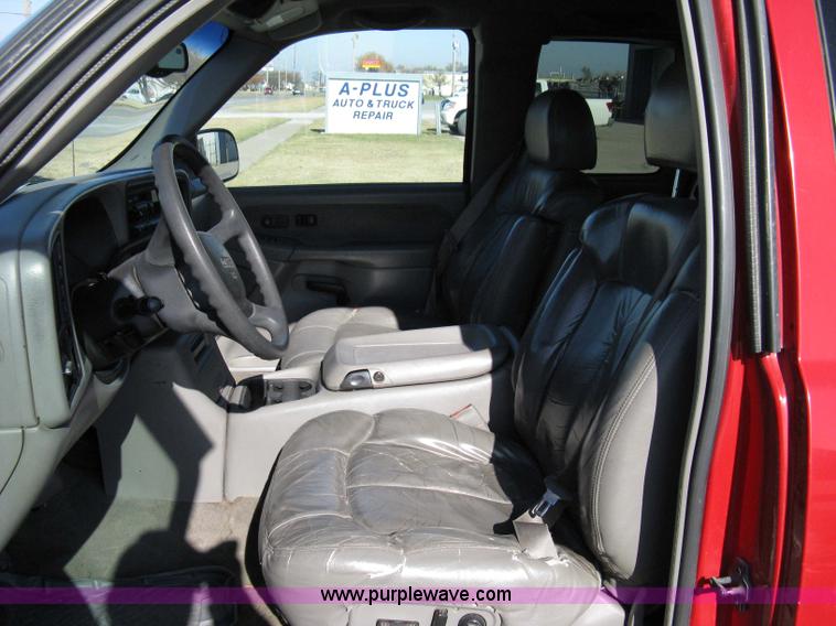 image for item 8065 1999 GMC Sierra K1500 SLT extended cab pickup truck