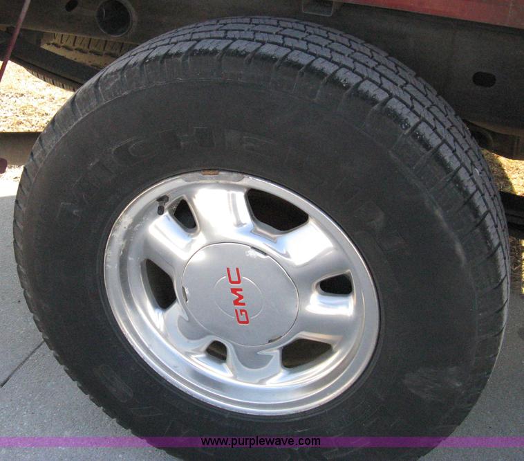 image for item 8065 1999 GMC Sierra K1500 SLT extended cab pickup truck