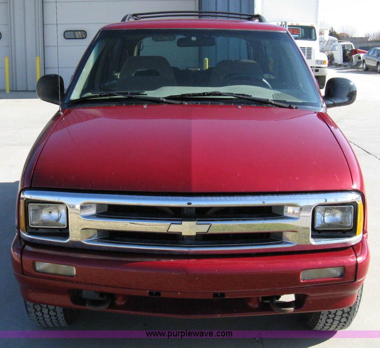 image for item 8066 1996 Chevrolet Blazer