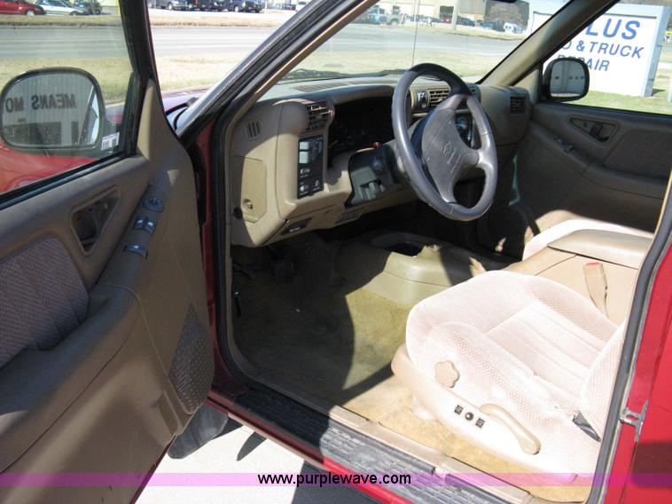 image for item 8066 1996 Chevrolet Blazer
