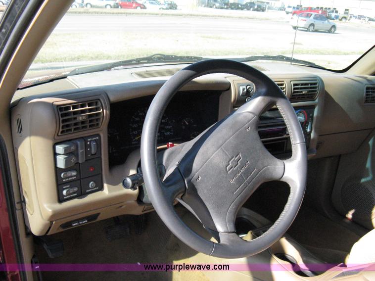 image for item 8066 1996 Chevrolet Blazer