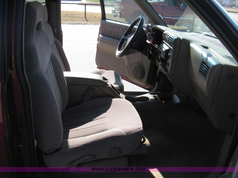 image for item 8066 1996 Chevrolet Blazer