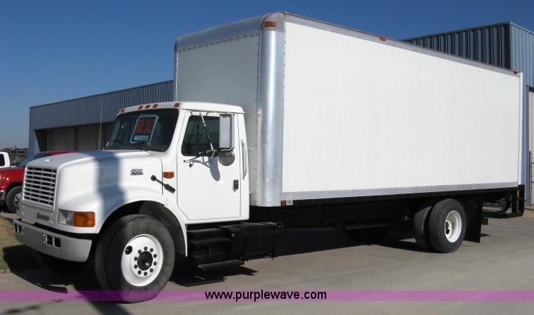 image for item 8067 1996 International 4700 box truck