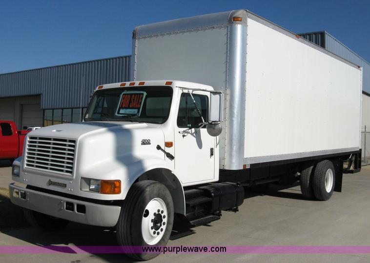 image for item 8067 1996 International 4700 box truck