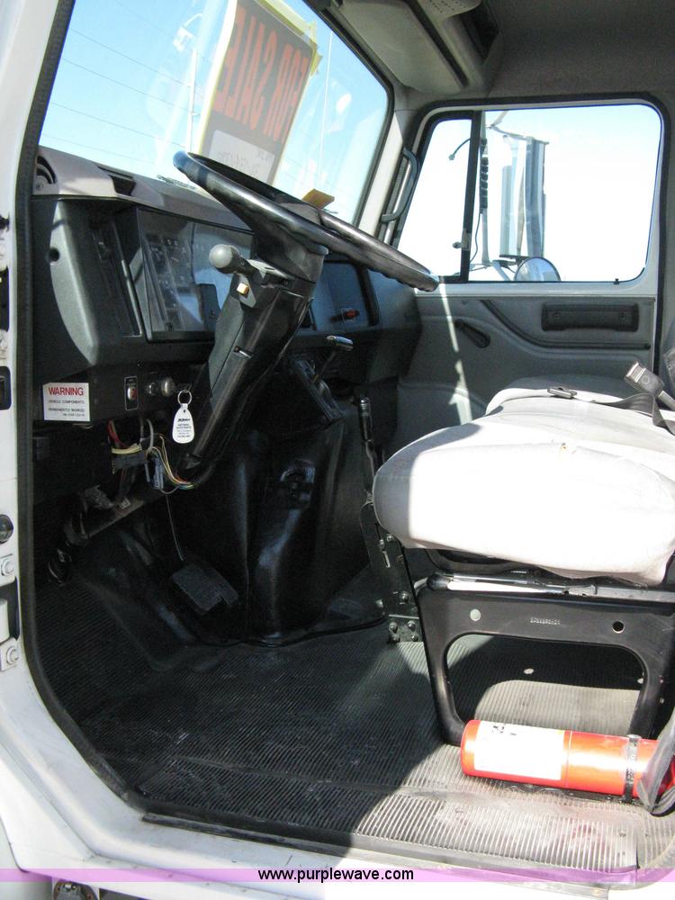 image for item 8067 1996 International 4700 box truck